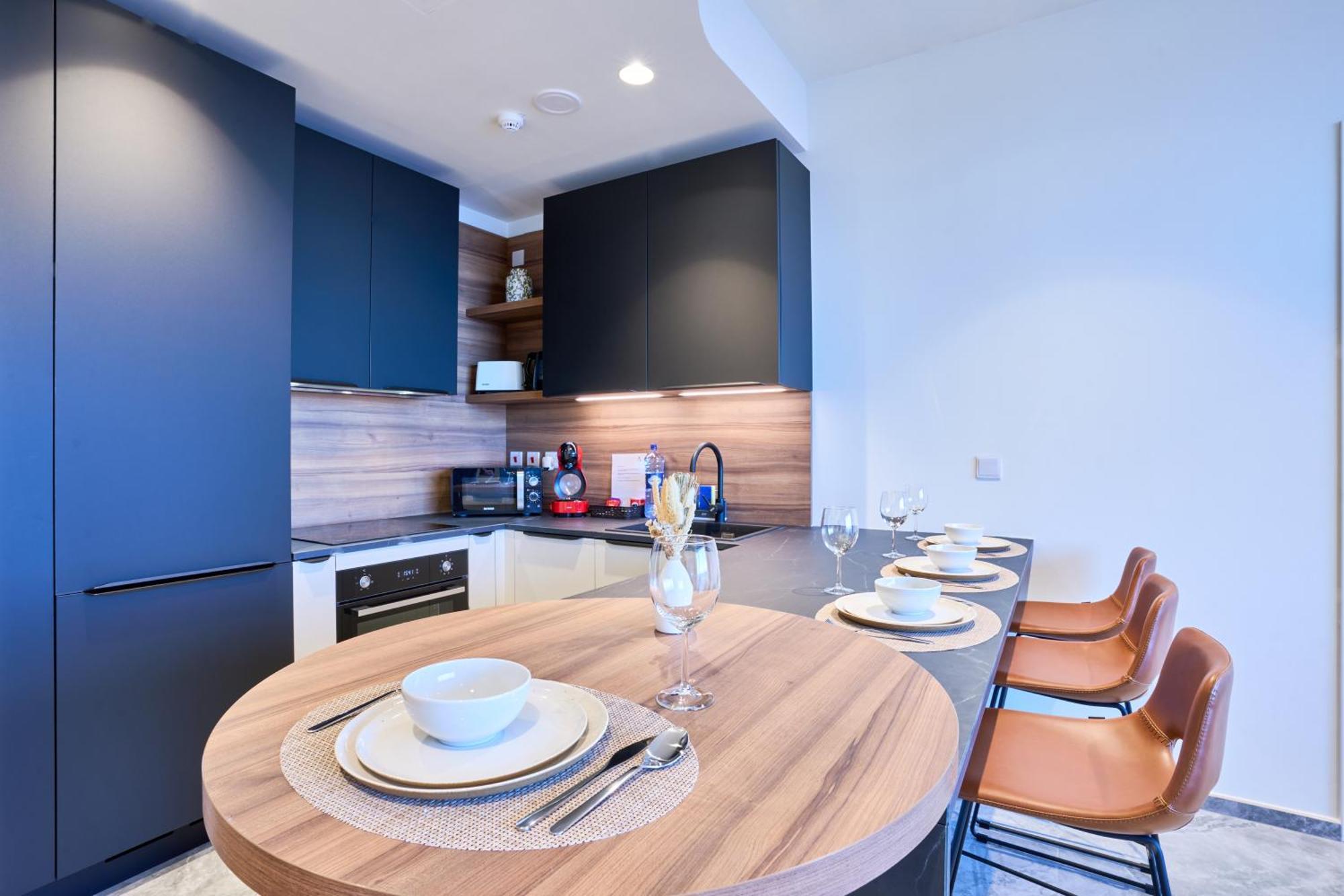 Апартаменты Sleek One-bedroom With A Panoramic View *